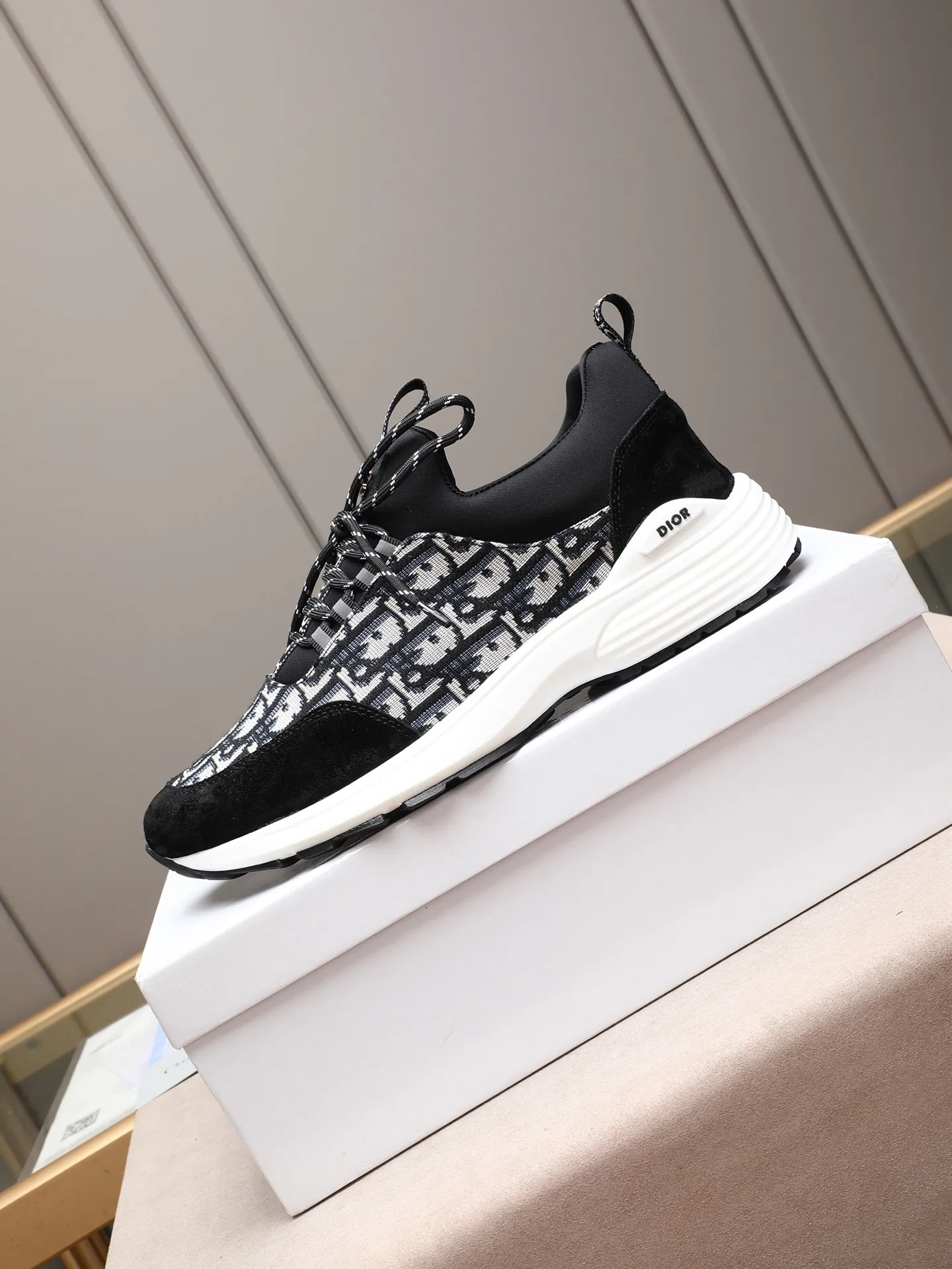 Men's shoes 💰440 💰Dior [Dior] 😘😘High-end series of casual men's shoes, simple and elegant👍👍👍The upper is made of first-layer genuine leather spliced ​​with Dior's special material [sun][sun]; imported first-layer sheepskin lining; special outsole, wear-resistant, lightweight, the overall design is harmonious and unified without lacking personality 👣🌟✨You deserve it! 3 colors😍Sizes 38~44. (45 custom-made) The picture above is a big seller🔥🔥🔥